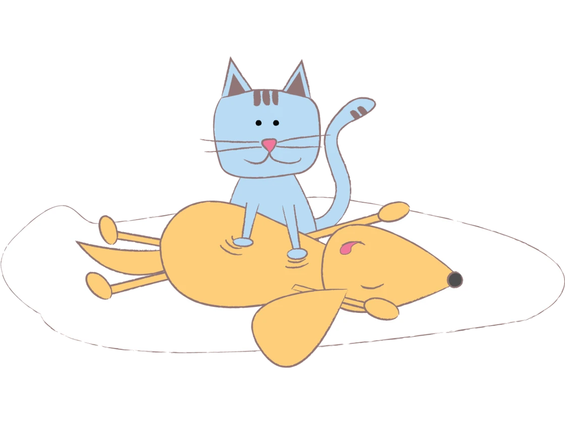 Gato azul sentado sobre um cão amarelo relaxado numa almofada